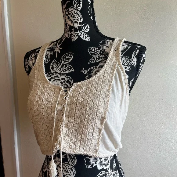American Eagle Outfitters Cream Crochet Tie-Front Crop Top - Picture 2 of 3